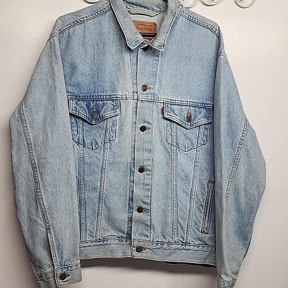 Levi's Authentic Vintage Classic Light Blue Distressed Sz L Denim Trucker Jacket